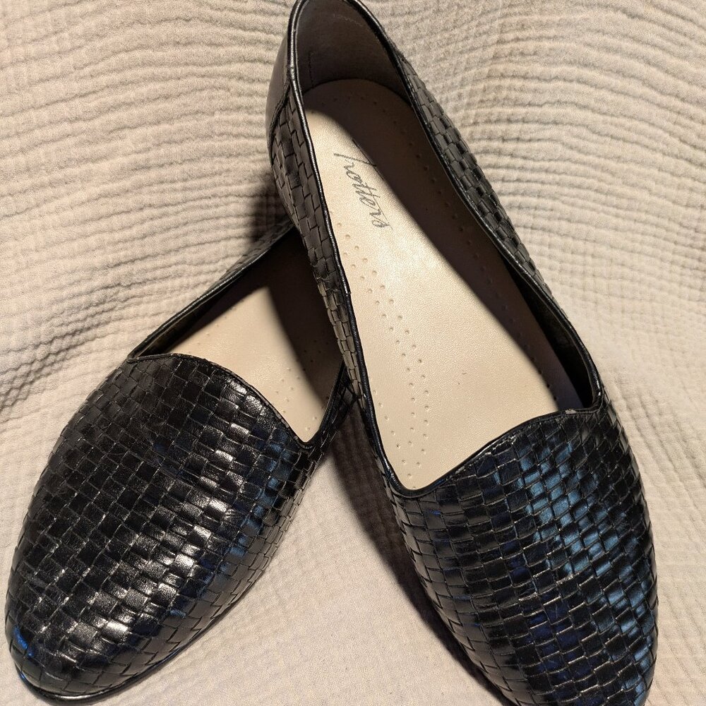 Size 12 Wide Black Leather Flats by Trotter 75% off!